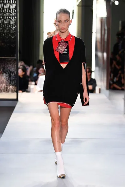 Look 95